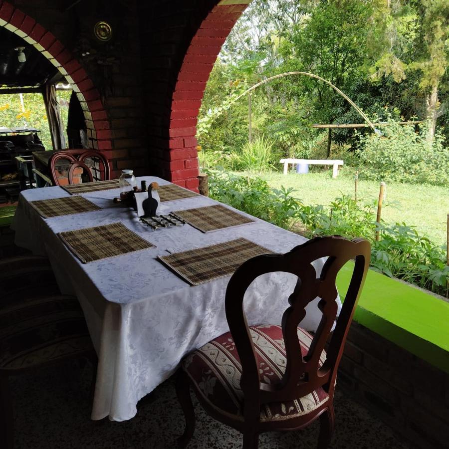 La Acuarela, Posada De La Monita Pereira Bagian luar foto